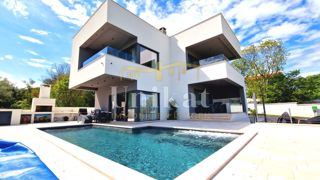 Splendida villa con vista mare nei dintorni di Marčana